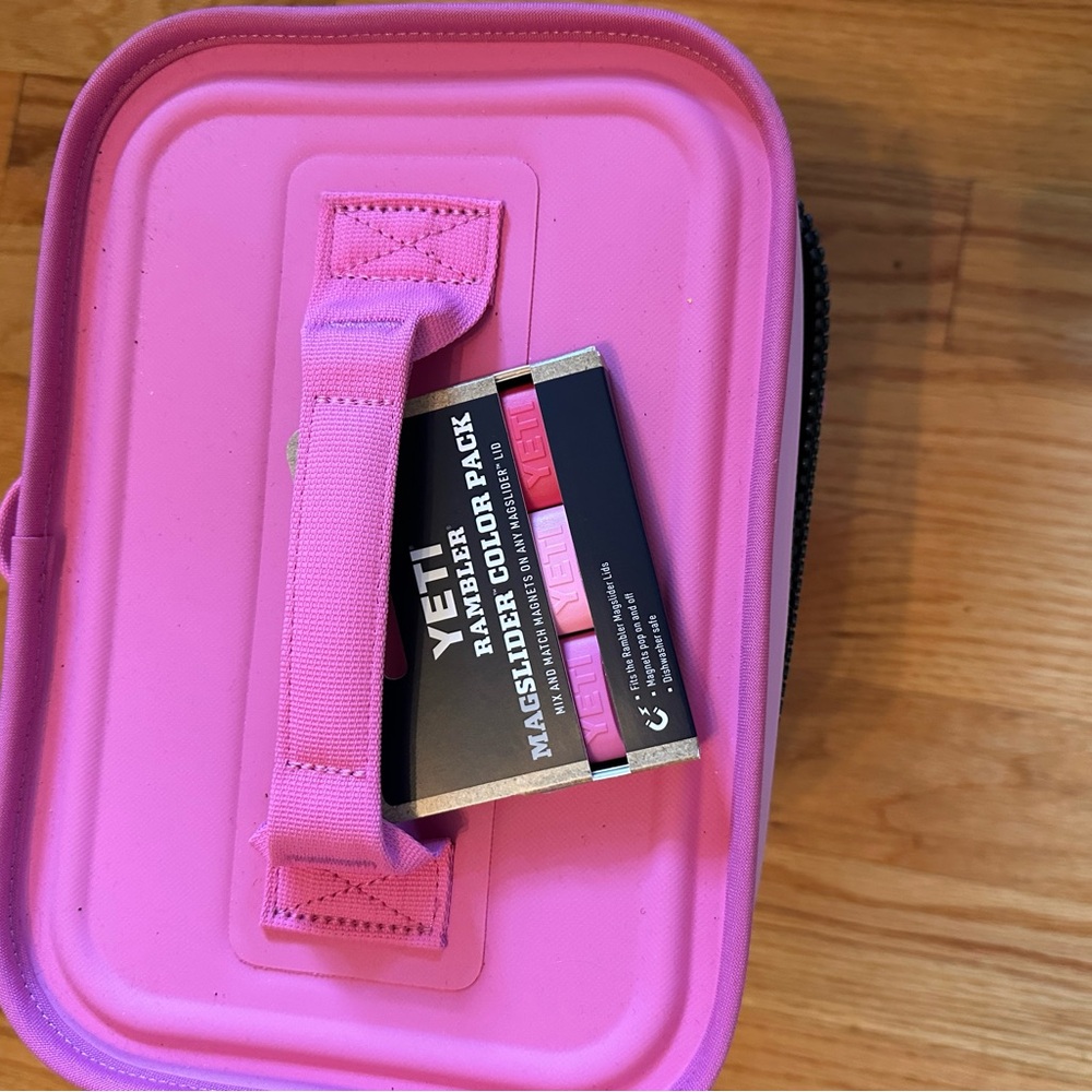 YETI Pink Hopper flip 8 cooler Lunch Box - Picture 8 of 8